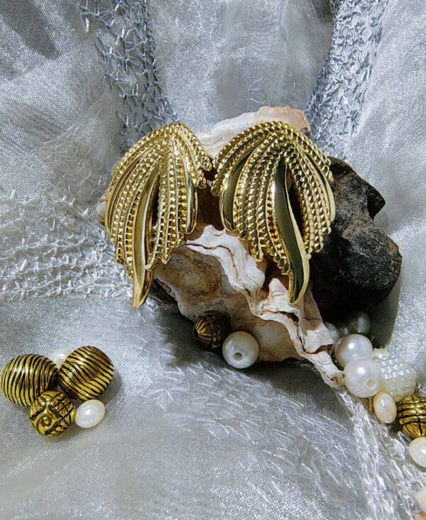 Golden Knotty